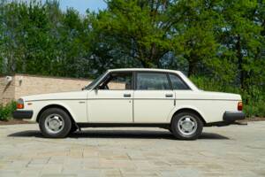 Bild 4/50 von Volvo 244 GL D (1982)