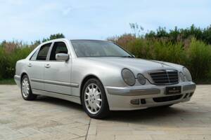 Image 2/50 of Mercedes-Benz E 430 (2000)