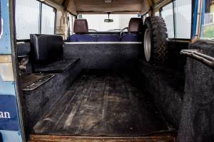Image 22/48 of Land Rover Defender 110 Turbo Diesel (1984)