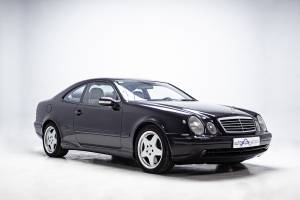 Immagine 4/38 di Mercedes-Benz CLK 55 AMG (2000)
