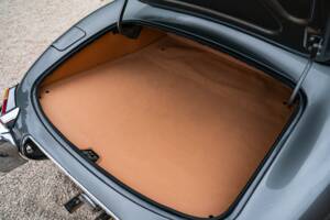 Image 28/34 de Jaguar E-Type (1968)