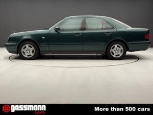 Imagen 5/15 de Mercedes-Benz E 220 Diesel (1997)