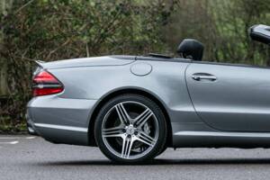 Image 15/41 de Mercedes-Benz SL 63 AMG (2008)