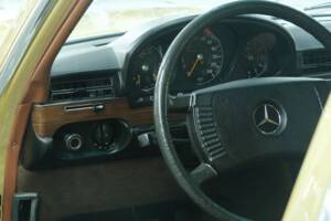 Image 25/50 de Mercedes-Benz 280 SE (1975)