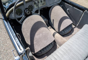 Image 23/28 of Daimler SP 250 (1961)