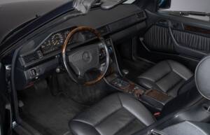 Image 19/28 of Mercedes-Benz E 320 &quot;Final Edition&quot; (1997)