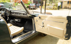 Image 53/77 of Alfa Romeo 2600 Spider (1963)