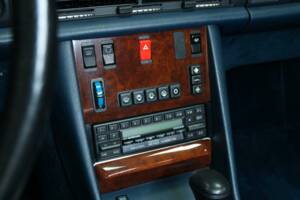Bild 20/50 von Mercedes-Benz 560 SEC (1988)