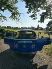 Image 7/20 of Volkswagen T2b Kombi (1974)