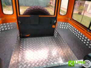Image 19/38 of Land Rover 90 (1987)