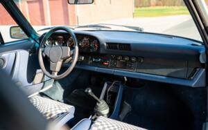 Image 25/36 of Porsche 911 Carrera 3.2 (1984)