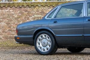 Image 29/50 of Jaguar XJ 6 4.0 Sovereign (1995)