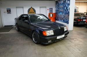 Afbeelding 2/35 van Mercedes-Benz 300 CE-24 (1992)