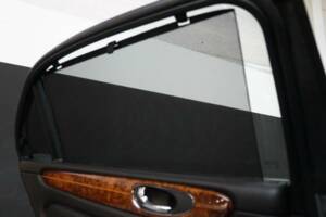 Image 17/50 of Jaguar XJ 8 4.2 (2007)