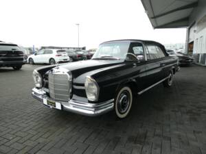 Imagen 3/26 de Mercedes-Benz 220 SE b (1963)