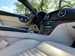 Bild 13/18 von Mercedes-Benz SL 500 (2012)
