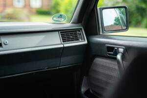 Bild 35/74 von Mercedes-Benz 190 E (1990)