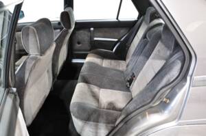 Bild 17/34 von Alfa Romeo 75 2.0 Twin Spark (1988)