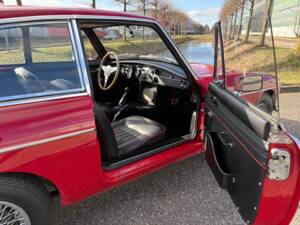 Image 12/23 of MG MGB GT (1968)