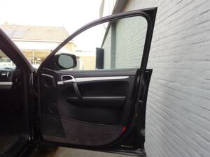 Image 57/99 of Porsche Cayenne Turbo (2007)