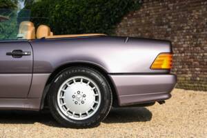Image 31/50 of Mercedes-Benz 500 SL (1990)