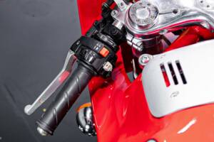 Image 33/46 of Ducati DUMMY (2002)