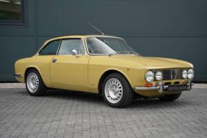 Bild 1/50 von Alfa Romeo 2000 GT Veloce (1975)