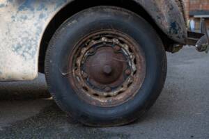 Image 21/134 of Ford V8 (1937)