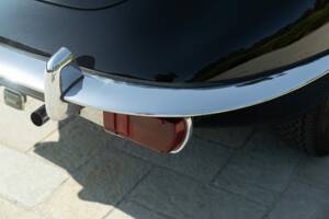 Image 24/50 de Jaguar E-Type (1968)