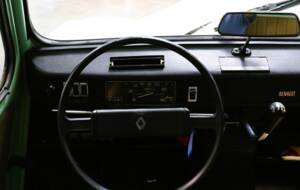 Image 20/33 de Renault R 4 TL (1981)