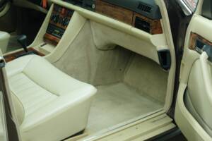 Bild 35/50 von Mercedes-Benz 380 SE (1984)
