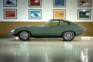 Image 30/50 of Jaguar E-Type 4.2 (1966)