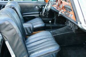 Image 13/17 of Mercedes-Benz 300 SE (1964)