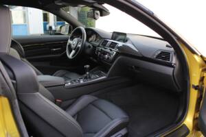 Image 57/98 of BMW M4 (2014)