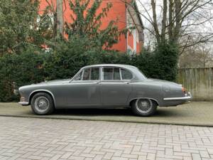 Image 4/24 of Jaguar 420 (1968)