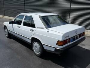 Bild 7/8 von Mercedes-Benz 190 E (1987)