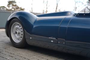 Image 47/50 of Lister Knobbly (1958)