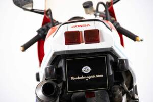 Immagine 11/45 di Honda VFR 400 R (1992)