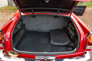 Image 15/33 de Alfa Romeo 2600 Spider (1964)