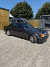 Image 6/23 of Mercedes-Benz 500 E (1992)
