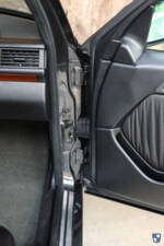 Image 76/98 of Mercedes-Benz 300 E-24 (1992)