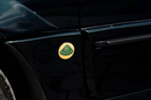 Image 22/75 of Lotus Carlton (1991)