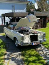 Image 27/77 of Mercedes-Benz 250 SE (1966)
