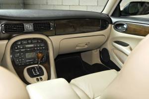 Image 26/32 de Jaguar XJR 4.0 (1999)
