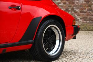 Image 20/50 of Porsche 911 Carrera 3.2 (1988)