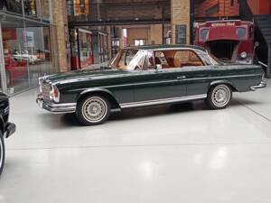 Image 14/54 of Mercedes-Benz 280 SE 3,5 (1970)