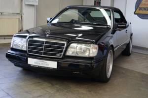 Image 9/36 of Mercedes-Benz E 320 (1995)