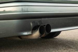 Image 32/50 of BMW 325i (1990)