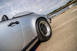 Image 46/132 of Porsche 911 Speedster 3.2 (1989)