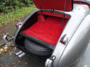 Image 17/19 of Jaguar XK 120 OTS (1952)